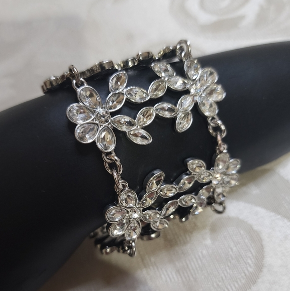 VINTAGE 1970s Wide Silver Tone CRYSTAL Bracelet Floral Filigree Statement Glam - Picture 8 of 12